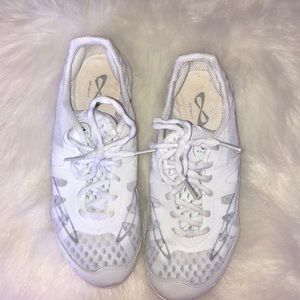 Nfiniti cheer shoe
